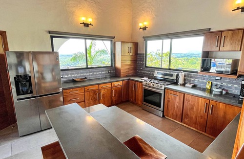 El Cerro Maison | Villa Macaw Luxury 5 Bdrm, Pool, Ocean, Surf & Sunset Views