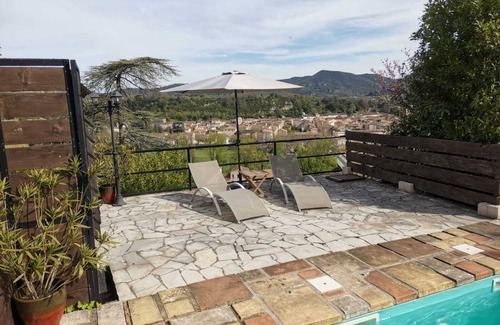 Bedarieux Villa | Villa Mahana avec piscine, jacuzzi, terrain arboré à 30 minutes de la plage !