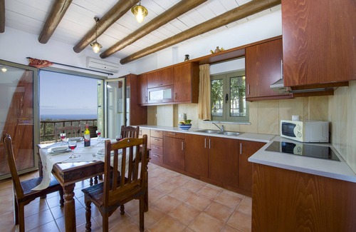 Milia Villa | Villa 'Malathiros 3 with Private Pool' avec vue sur la mer, Wi-Fi et climatisation