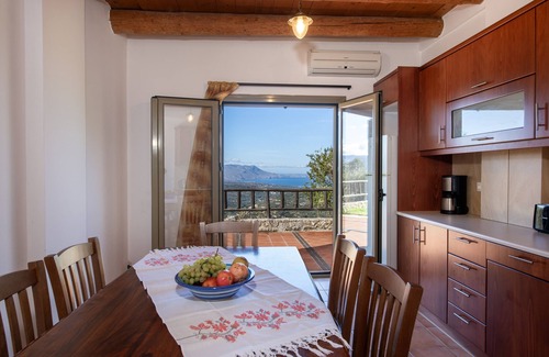 Milia Villa | Villa 'Malathiros 6 with Private Pool' avec vue sur la mer, Wi-Fi et climatisation