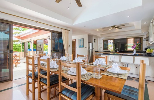 Kata Villa | Villa Malee, vue mer, piscine à débordement, personnel, chef