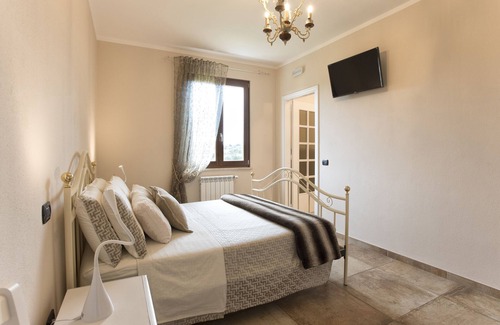 Sassari Lit Et Petit-Déjeuner | Villa Malvasio Elegant Retreat in Sassari with Private Jacuzzi Room