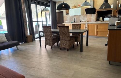 Totanes Appartement | Villa Mandrés. Casa con jardín y piscina. Proximo a Puy Du Fou.