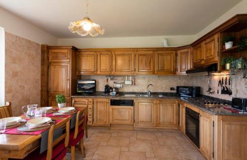 Aosta Appartement | Villa Mara - Aosta - 200 mq - WiFi - Jacuzzi - Parcheggio - Giardino