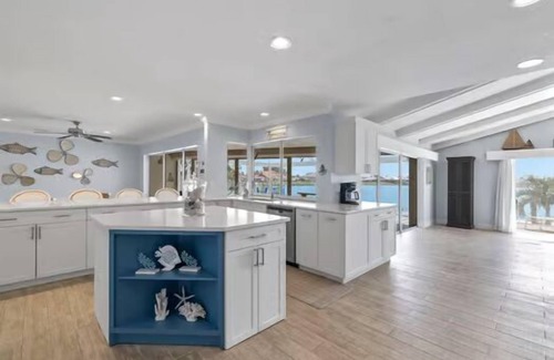 Eight Lakes Maison | Villa Margarita - 4 Bedroom w/ Beautiful Lake View and Gulf Access!