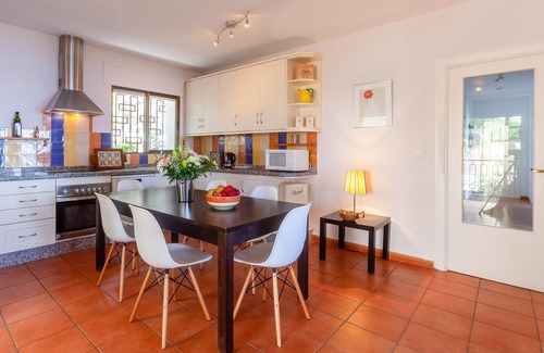 Salobrena Villa | Villa Maria Jesus avec vue sur mer et montagne, piscine, jardin et Wi-Fi.