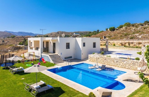 Monopari Villa | Villa Marielia - Trois Chambres Villa, Couchages 7