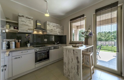 Brajkovici Villa | Villa Marten avec jardin clôturé et piscine privée à débordement