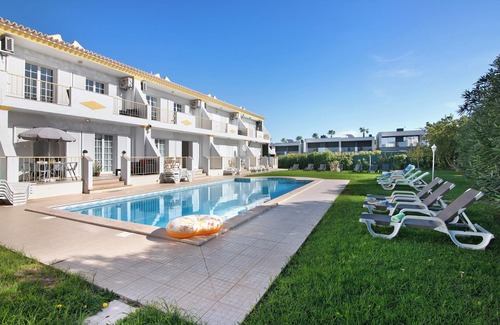 Vale de Carro Villa | Villa 'Martinique' avec piscine partagée, Wi-Fi et climatisation