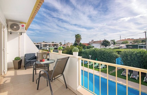Vale de Carro Villa | Villa 'Martinique' avec piscine partagée, Wi-Fi et climatisation