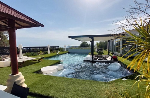 15th Arrondissement Villa | Villa Massilia 14 pers avec piscine et jacuzzi privés - Hauteurs Marseille 15eme
