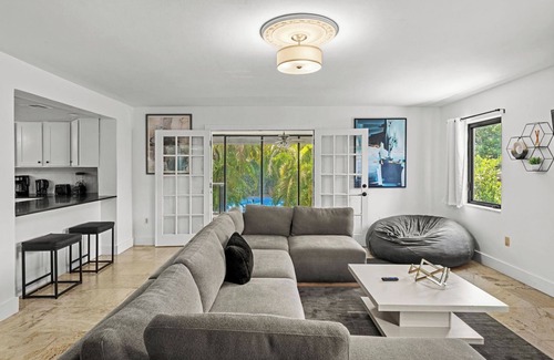 West Little Havana Maison | Villa Maya: 12 BR, 14k sq. ft. estate with pool, pickle ball, bball, disco club!