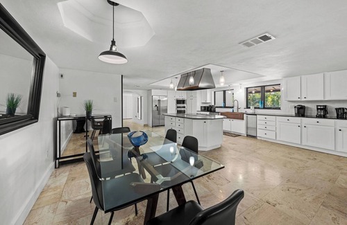West Little Havana Maison | Villa Maya: 12 BR, 14k sq. ft. estate with pool, pickle ball, bball, disco club!