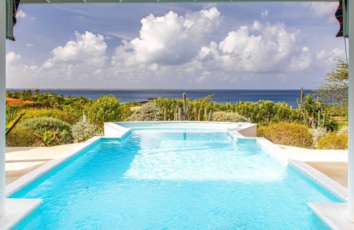 Sabadeco Villa | Vue magnifique sur l'océan, piscine à débordement relaxante, maison spacieuse et bien équipée
