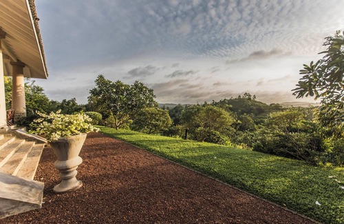 Kathaluwa Appartement | Villa Mayurana - Deluxe Suite with partial lake view