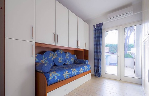 Marina di Campo Villa | Villa Medusa 8 bed Edge of the Sea