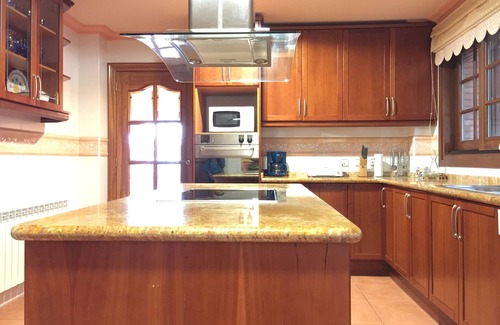 Botarell Villa | Villa Mercè. Gold Coast