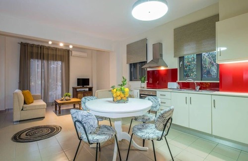 Potistiria Maison | Villa Merlin Summary: