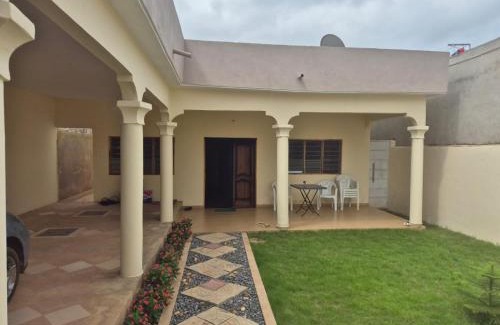 Agbodrafo Maison | Villa meublée avec parking privé et jardin Lomé Djagblé
