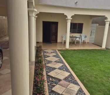 Agbodrafo Maison | Villa meublée avec parking privé et jardin Lomé Djagblé