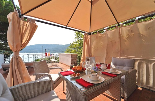 Portovenere Villa | Villa Miranda 5Bd Waterfront WiFi BBQ à 10 mètres de la rive, ferry pour 5 Terre