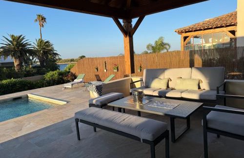 Saint-Cyprien Plage Villa | Villa Moana Lagune 4 chambres, 4 salles de bain, piscine privative chauffée à 30 degrés toute l année, balnéo, terrain de pétanque privé, ping-pong