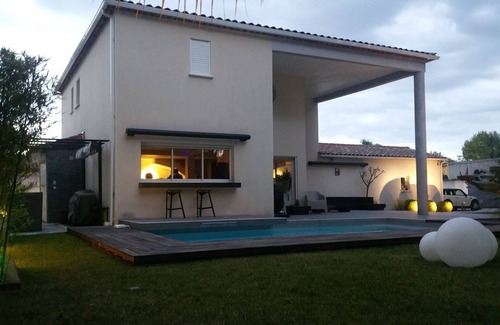 Verargues Villa | Villa moderne climatisée, piscine privée, jardin Zen, salle de sport