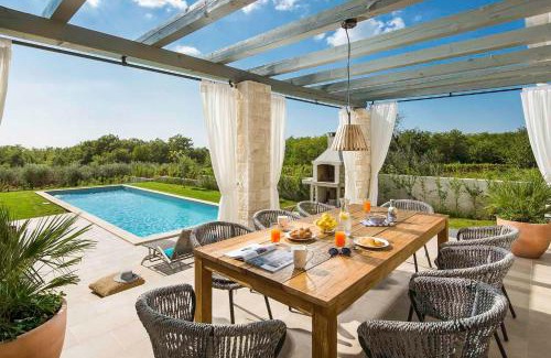 Visnjan Villa | Villa Moonlight