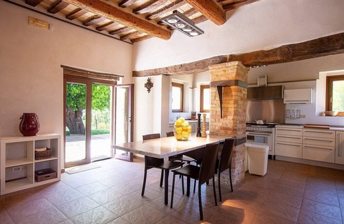 Bettolelle Villa | Villa Mora: A characteristic and welcoming three-story villa surrounded by the greenery, with Free WI-FI.