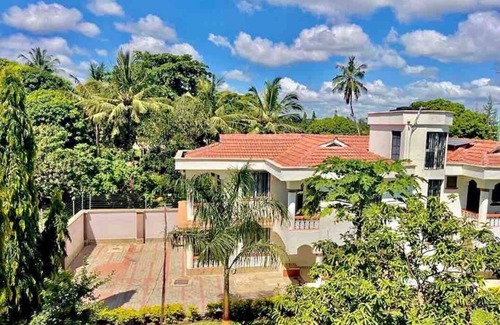 Mombasa Villa | Villa Mudzini - with a private pool.