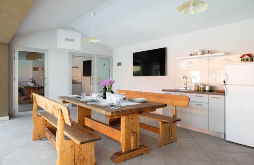 Kapelica Maison | Villa Natalli–close to beautiful beaches,50 m2 Pool, large Jacuzzi and garden