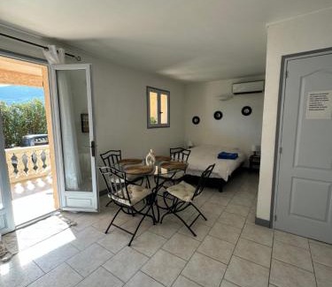 Saint-Martin-du-Var Appartement | VILLA NATHEO Bas de villa - Studio 37m2 avec Coin nuit