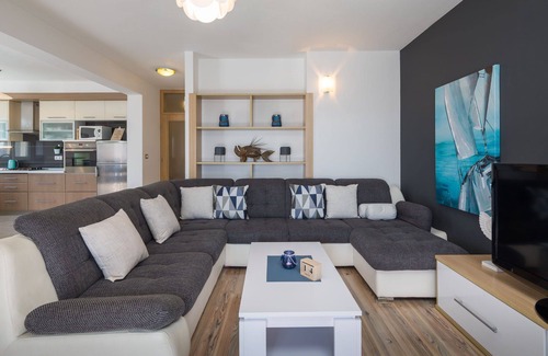 Kastel Sucurac Villa | Villa Navigare with Swimming Pool