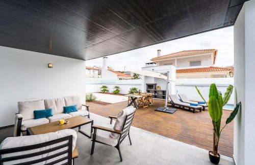 Nazare Villa | Villa Nazaré - Pool, BBQ and Boule/Petanque
