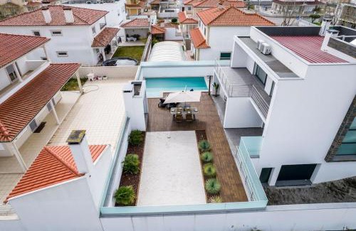 Nazare Villa | Villa Nazaré - Pool, BBQ and Boule/Petanque