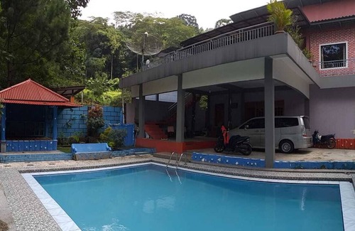 Cisarua Villa | Villa près de la cascade
