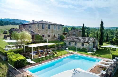Rapale Villa | Villa près de Sienne avec 9 chambres, piscine privée chauffée, jacuzzi, sauna et A / C!