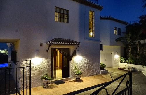 Salobrena Villa | Villa Nena: "Idéal pour passer vos vacances avec une piscine chauffée