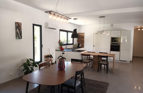 Montpellier Villa | Villa Neuve 180m² Isolée Hauteurs Prades le Lez : 4 Vastes Chambres, Piscine 8x4