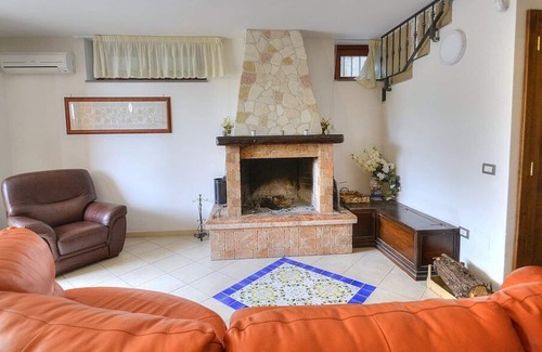 Agropoli Villa | Villa Nives, fully refundable with voucher*: A spacious three-story villa situated at a short distance from the beach, with Free WI-FI.