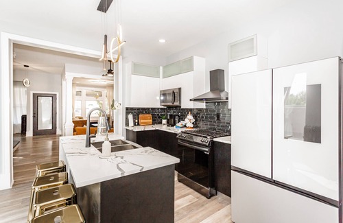 North Kenwood Maison | Villa Noir Chicago Victorian home 7 min to downtown, museums, shops & the beach