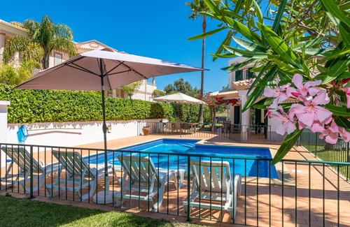 Albufeira Villa | Villa Nox est parfaite pour les familles avec enfants car la piscine est clôturée
