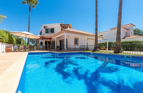 Albufeira Villa | Villa Nox est parfaite pour les familles avec enfants car la piscine est clôturée