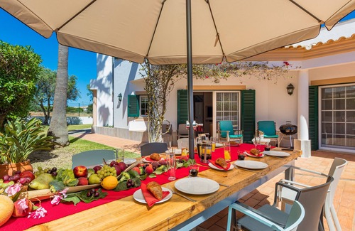 Albufeira Villa | Villa Nox est parfaite pour les familles avec enfants car la piscine est clôturée