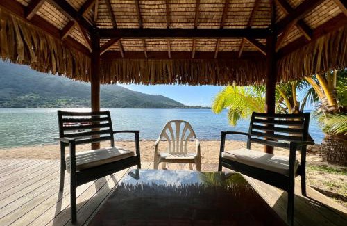 Cook's Bay Villa | Villa Ohana - 4BR Beachfront Villa