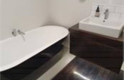 Martinborough Maison | Villa on Daniel - Sleeps 8 with pool