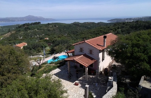 Douliana Villa | VILLA ONEIRO À TSIVARAS AVEC VUE SPECTACULAIRE SUR LA MER ET LES MONTAGNES