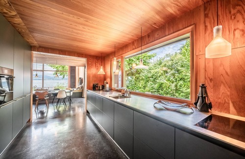 Thonon-les-Bains Villa | Villa 'Otoctone Bord Du Lac Léman' avec vue sur le lac, Wi-Fi et climatisation