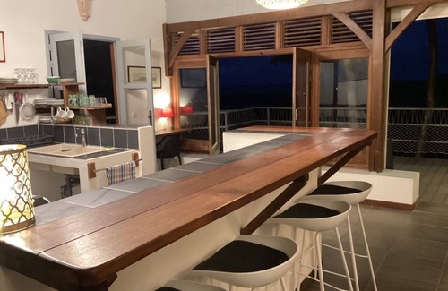 Le Robert Villa | Villa surplombant la Forêt et la Baie du Robert. Calme et Beauté. Piscine privée