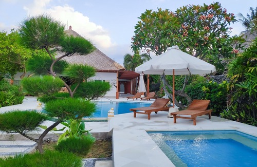 Dencarik Villa | Villa Pantai: Villa de luxe sur la plage avec piscine, personnel, jacuzzi et centre de remise en forme